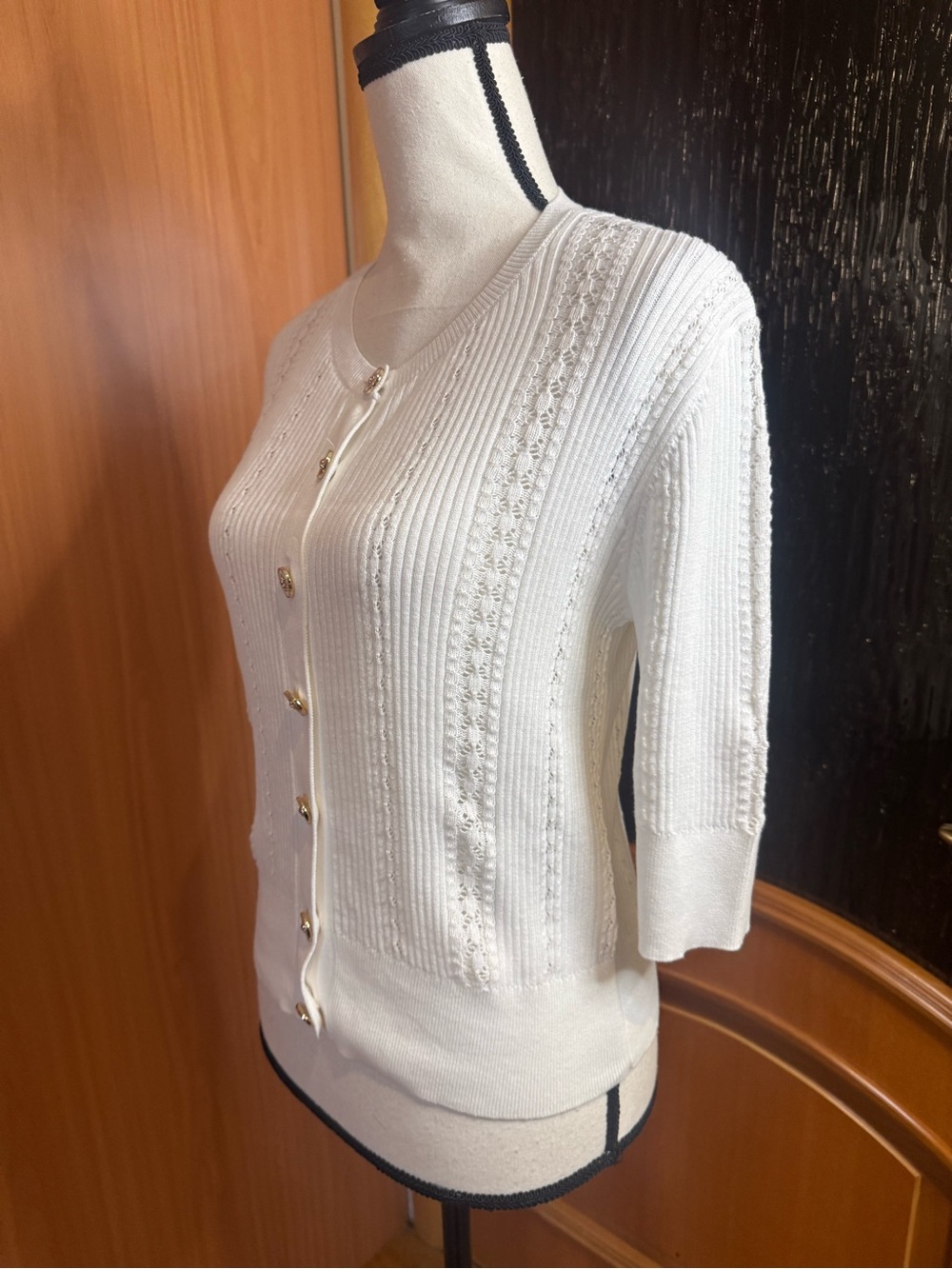 CHANEL White Button-Front Knit Cardigan top sz 8 - Picture 10 of 16